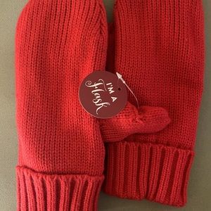 Flask red mittens